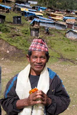Kumar Thami on shamanistista kirat-uskontoa tunnustavan yhteisön hengellinen johtaja.